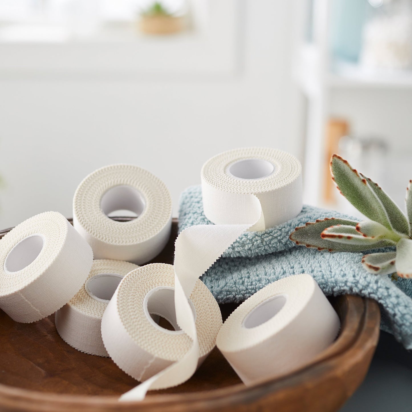 TAPE, ADHSV POROUS 1"