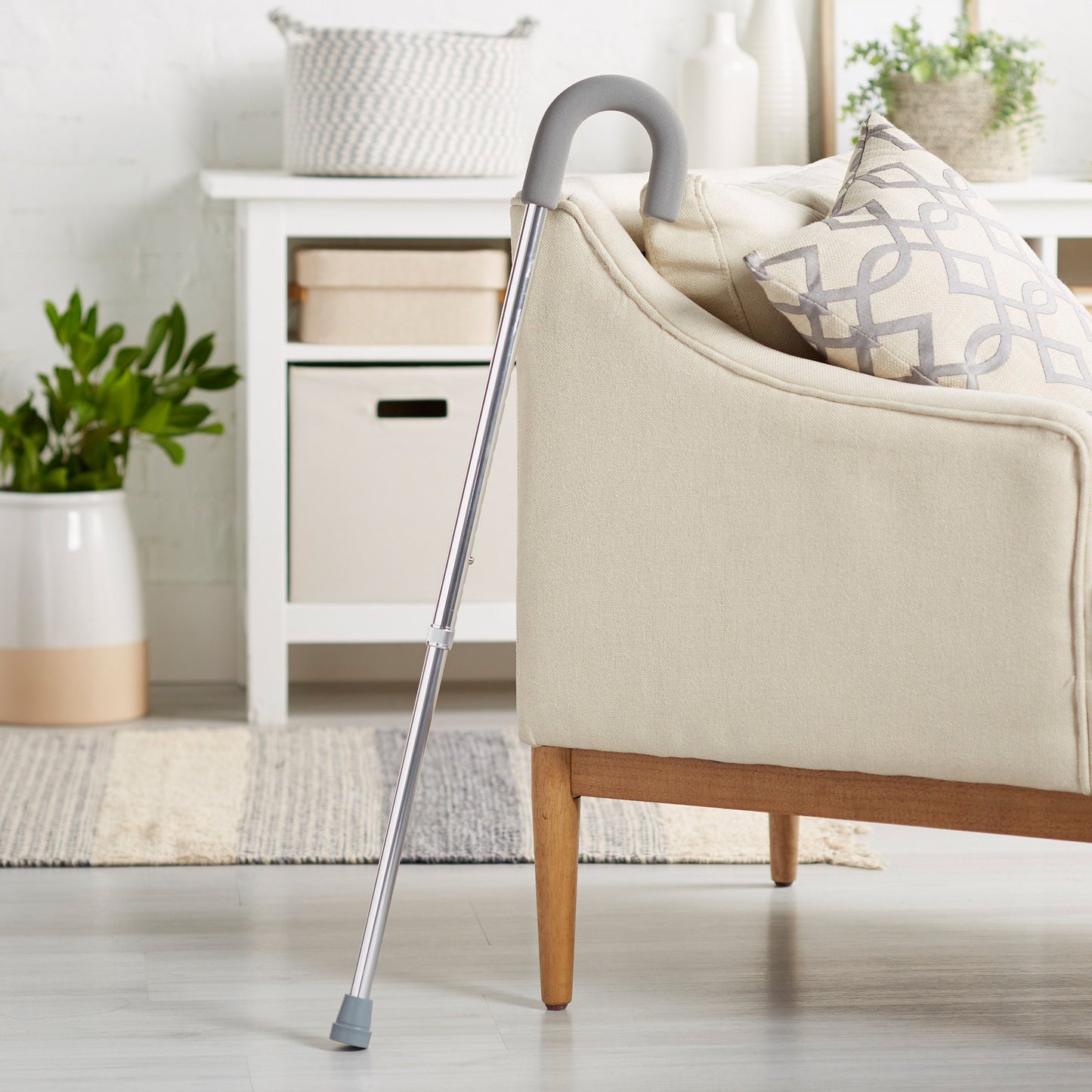 CANE, W/FOAM GRIP RND HNDL ALUM