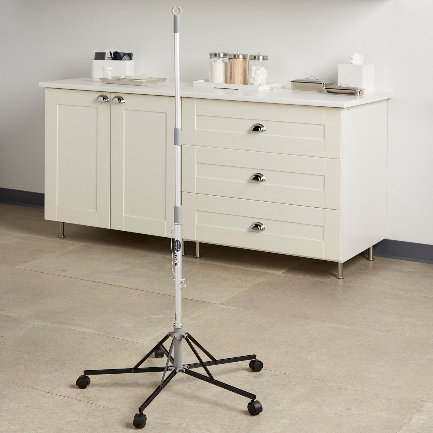 IV POLE, FLOOR DISP 5WHEEL 74"