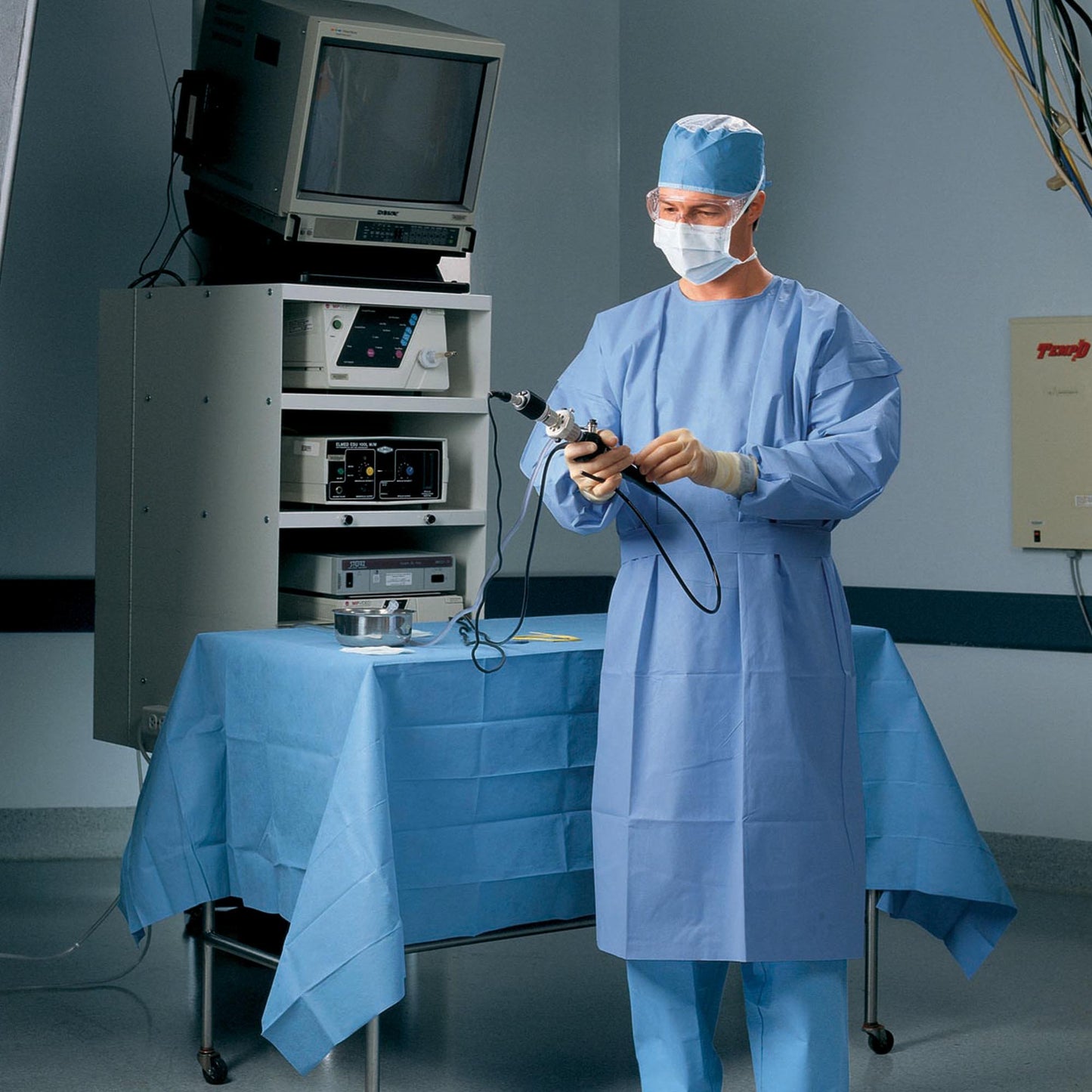 GOWN, PROCEDURE UNIV
