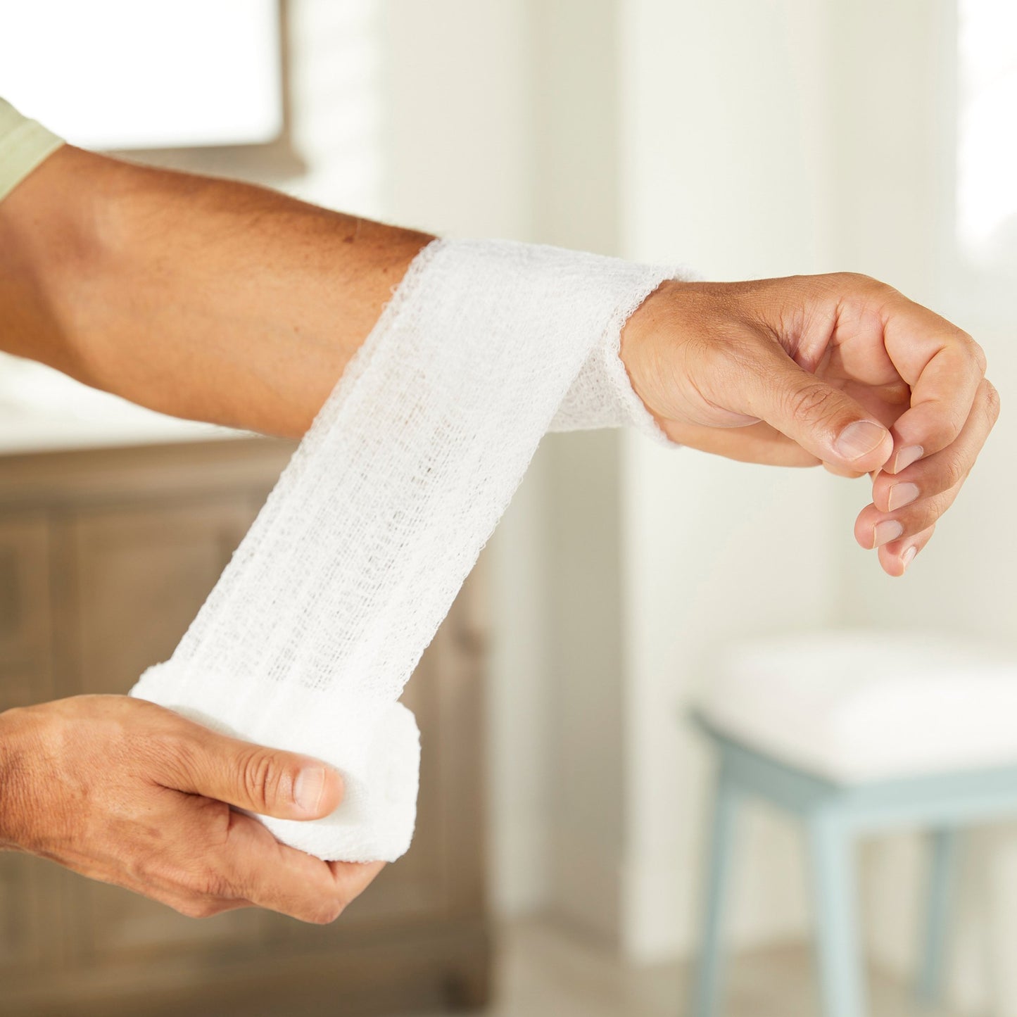 BANDAGE ROLL, GAUZE FLUFF N/S4.5"X4.1YDS