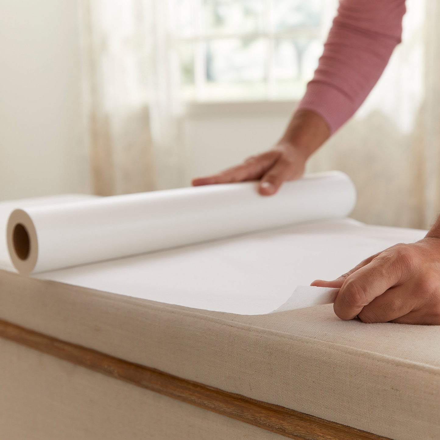 PAPER, TABLE SMOOTH ECON WHT 21"X225'